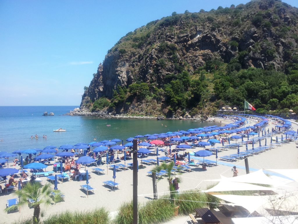 Spiaggia di San Montano foto