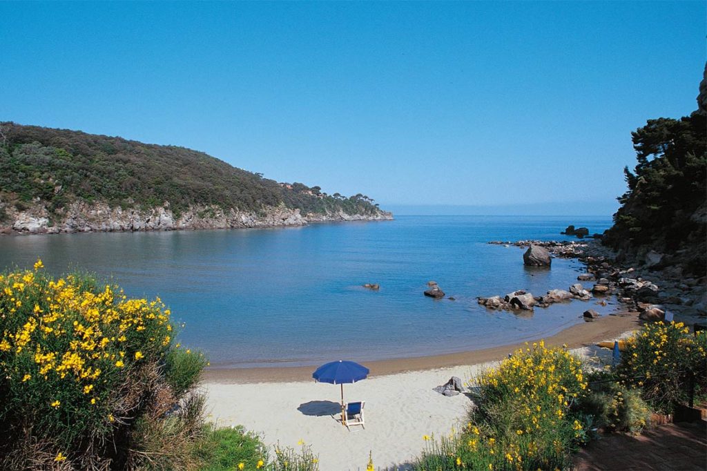 Spiaggia di San Montano foto